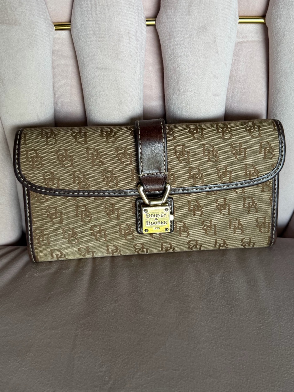 Dooney & Bourke Vintage Continental Khaki Signature Wallet Checkbook Holder Set - Picture 3 of 16